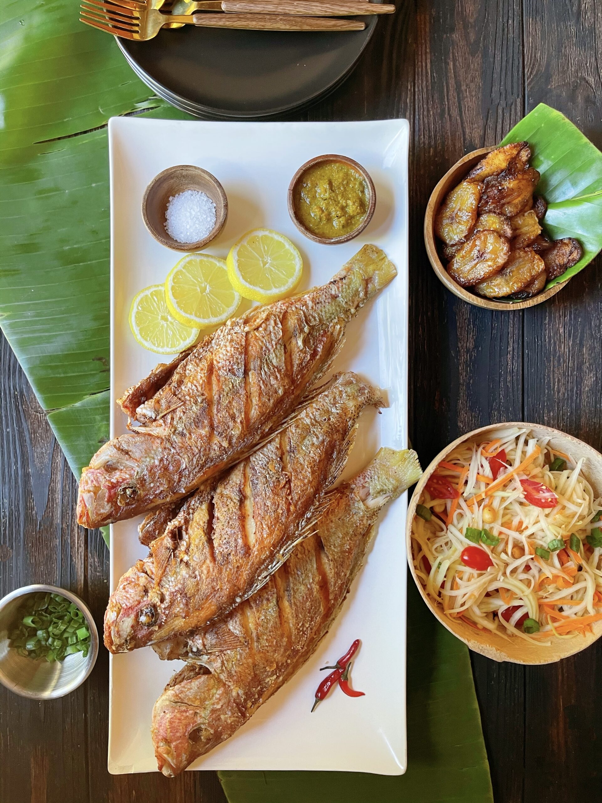 Green papaya salad with fried snapper - Dominica Gourmet
